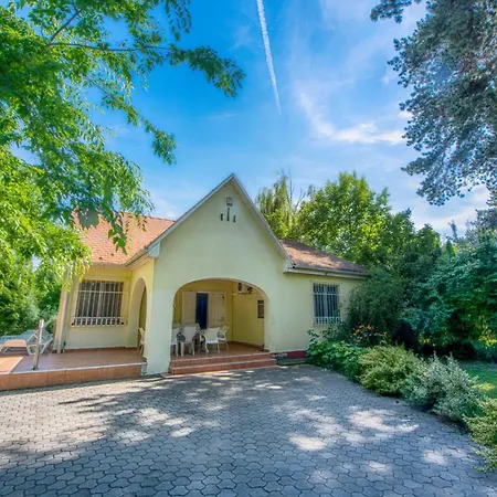 Klimatisiertes In Mit Grill By Interhome Hébergement de vacances Siófok