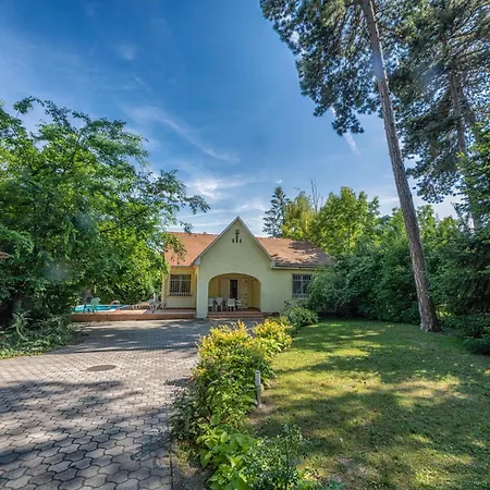 Klimatisiertes In Mit Grill By Interhome