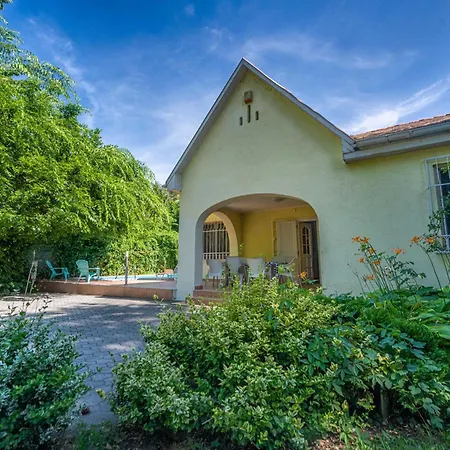 Tatil Evi Klimatisiertes In Mit Grill By Interhome Siofok