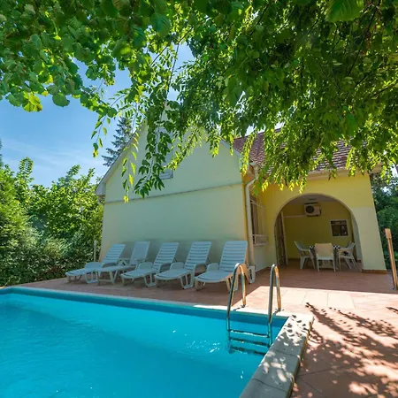 Tatil Evi Klimatisiertes In Mit Grill By Interhome Siofok