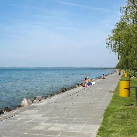 Klimatisiertes In Mit Grill By Interhome Hébergement de vacances Siófok