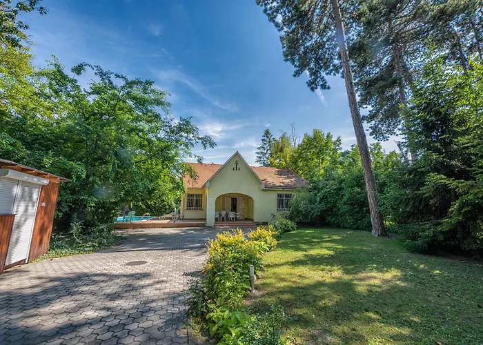 Klimatisiertes In Mit Grill By Interhome